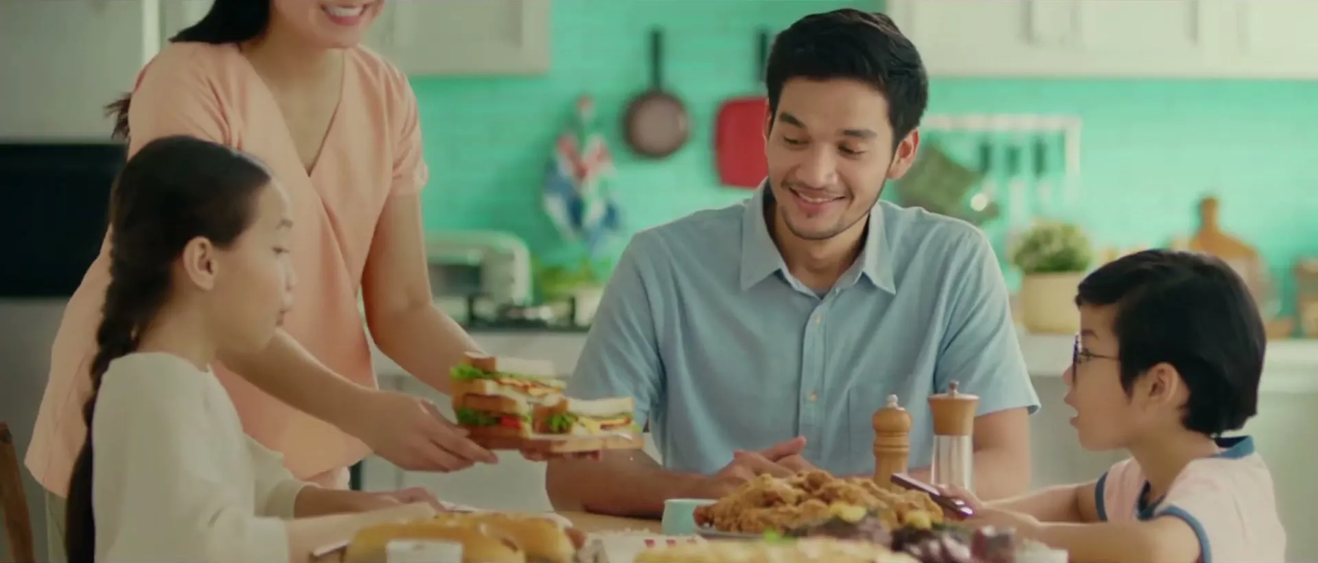 Cerita Jalan-Jalan Si Doni, Filma, still 4