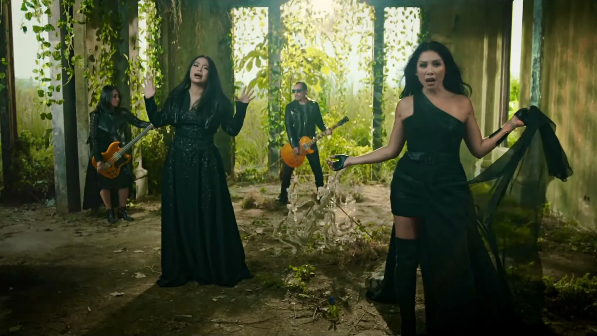 Teka Teki, Kotak x Anggun C. Sasmi, still 2