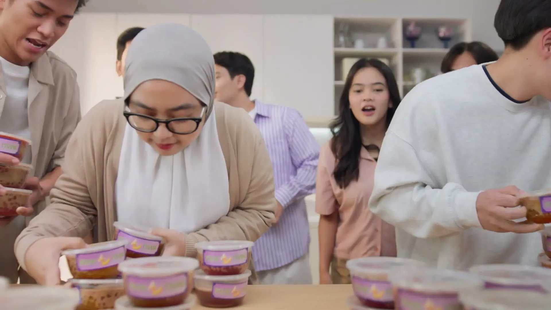 Berkumpul Tak Lupa Berkumur, Listerine, still 1