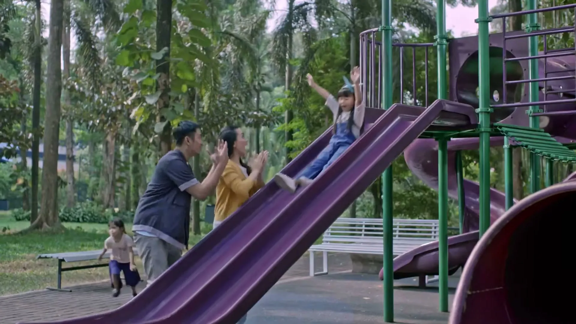 Ribuan Aktivitas dan Kursus si Kecil, Parentstory, still 2