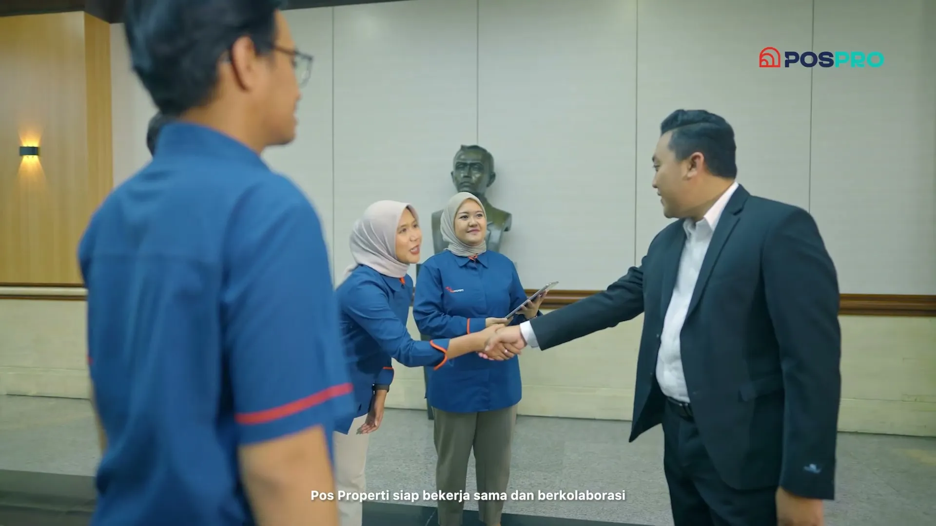 Wajah Baru, Semangat Baru, Pos Properti, still 2