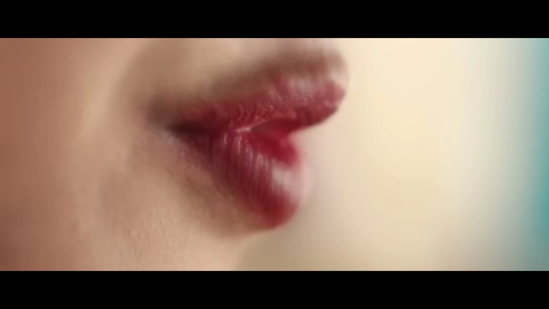 Harta Tahta, Qtela, still 4