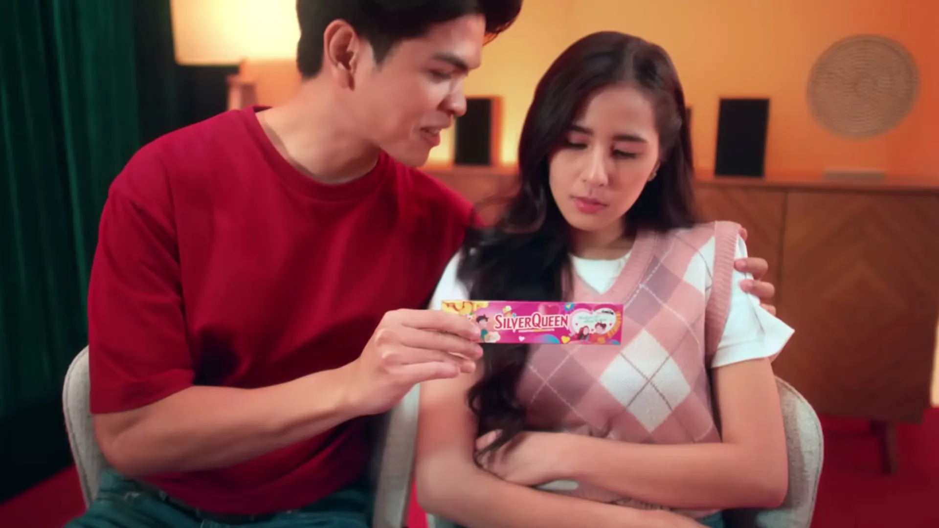 Banyak Makna Cinta, SilverQueen, still 2