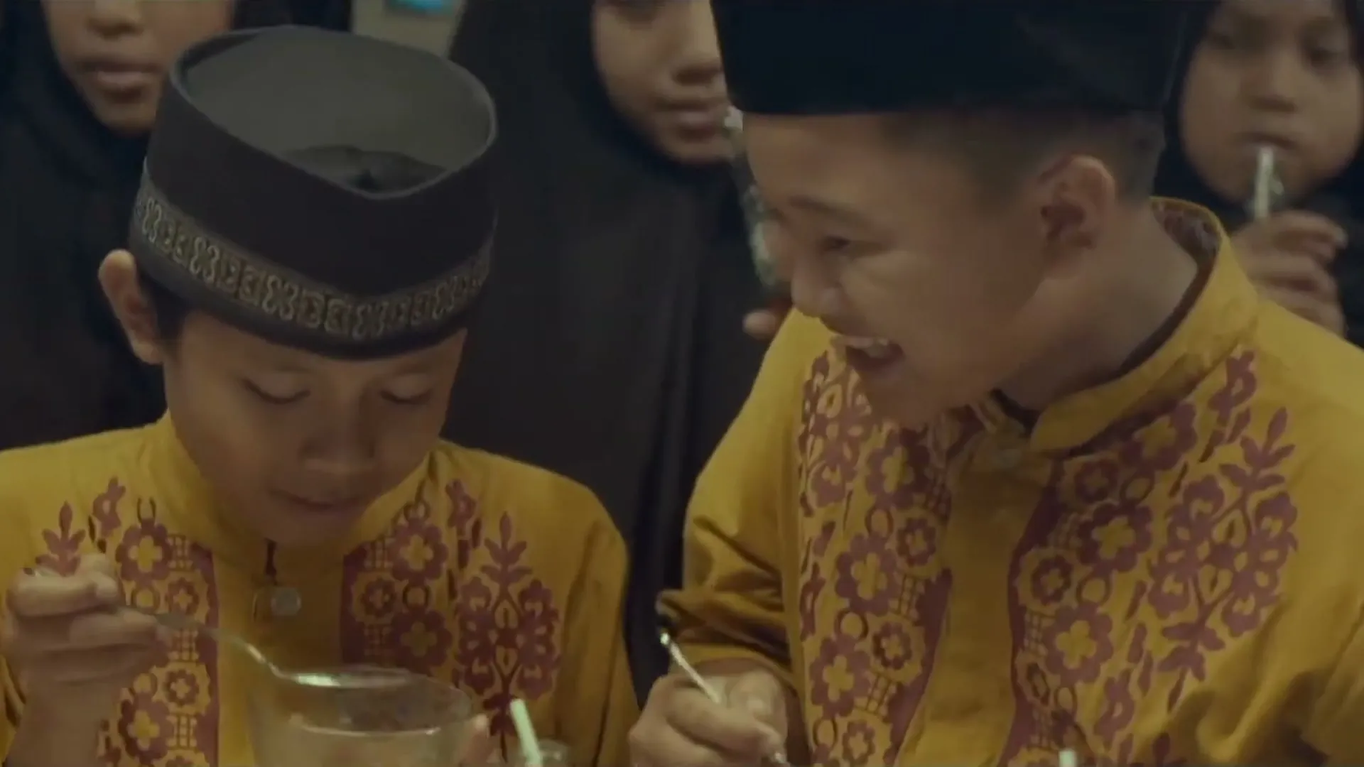 Hari Untuk Berbagi 2017, Teh Botol Sosro, still 3